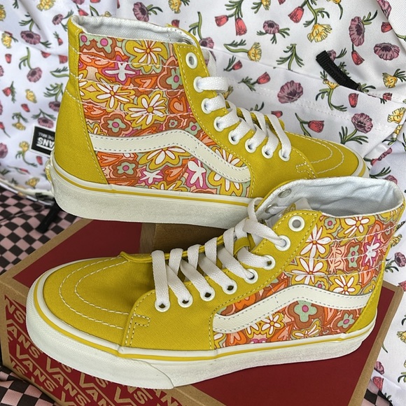 Vans WMNS Sk8-Hi Tapered
Psychedelic Resort Passio
VN0A5KRUBLX
Sneakers - Picture 11 of 16